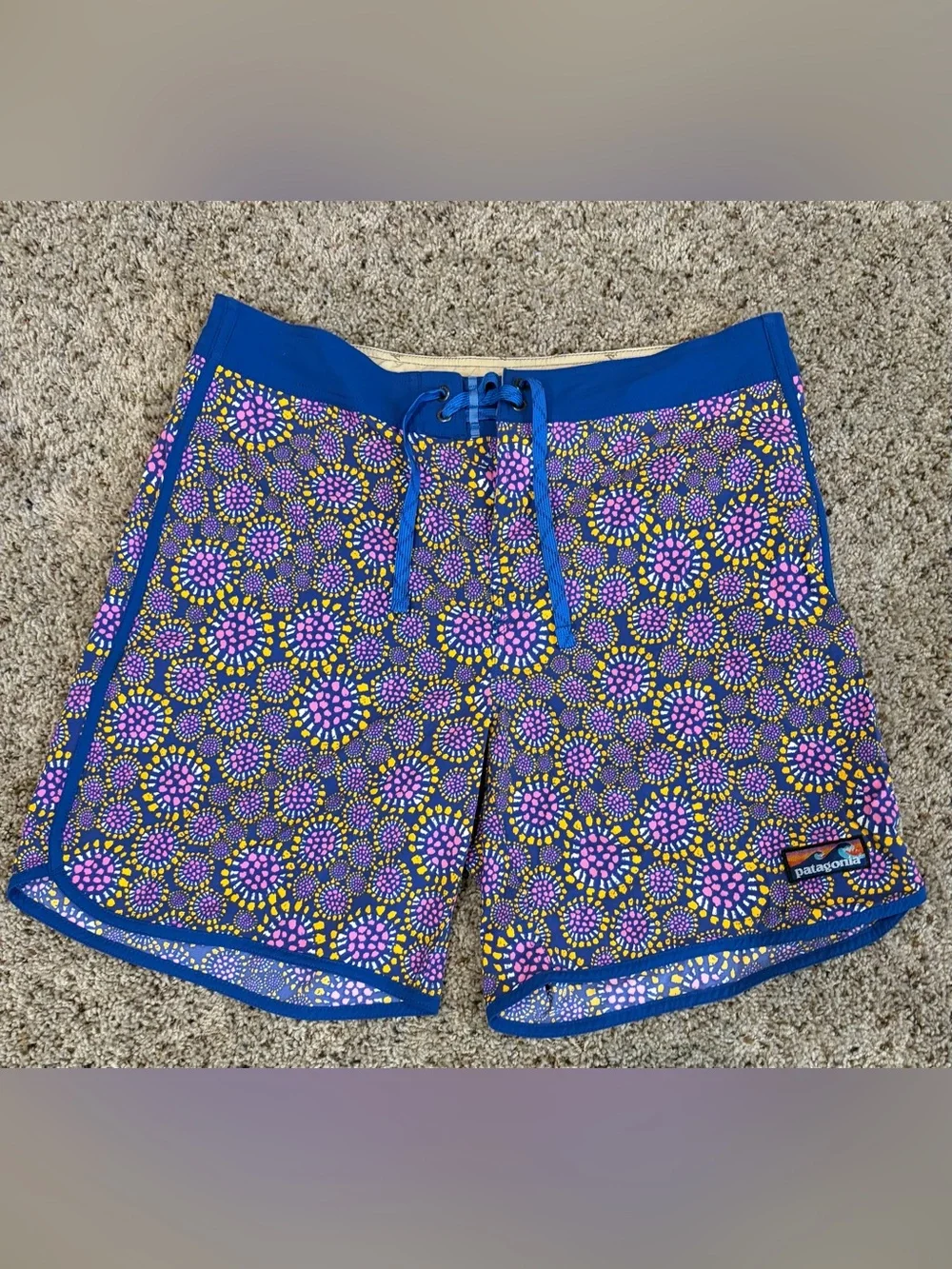 NWOT Patagonia Swim Trunks, Men’s Large Scallop Hem Wavefarer Boardshorts